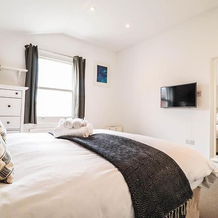 Modern & Spacious 1 Bedroom Clapham Junction Flat London Bagian luar foto
