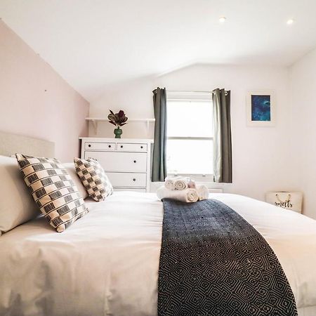 Modern & Spacious 1 Bedroom Clapham Junction Flat London Bagian luar foto