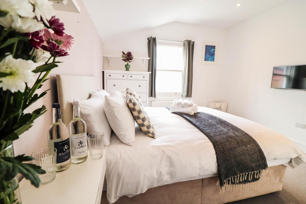 Modern & Spacious 1 Bedroom Clapham Junction Flat London Bagian luar foto