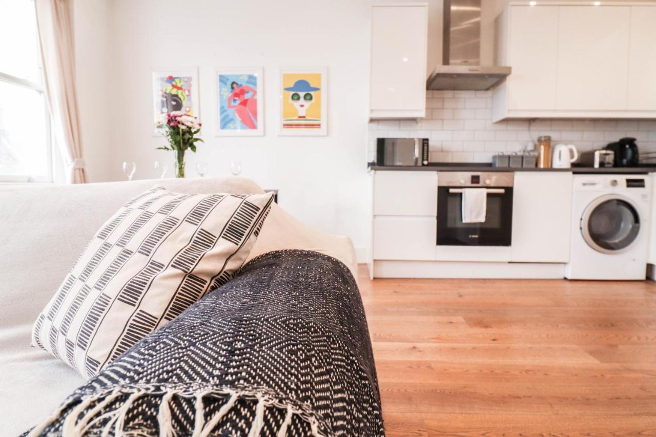 Modern & Spacious 1 Bedroom Clapham Junction Flat London Bagian luar foto