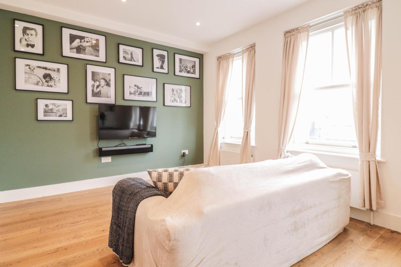 Modern & Spacious 1 Bedroom Clapham Junction Flat London Bagian luar foto