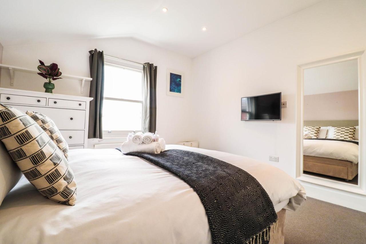 Modern & Spacious 1 Bedroom Clapham Junction Flat London Bagian luar foto