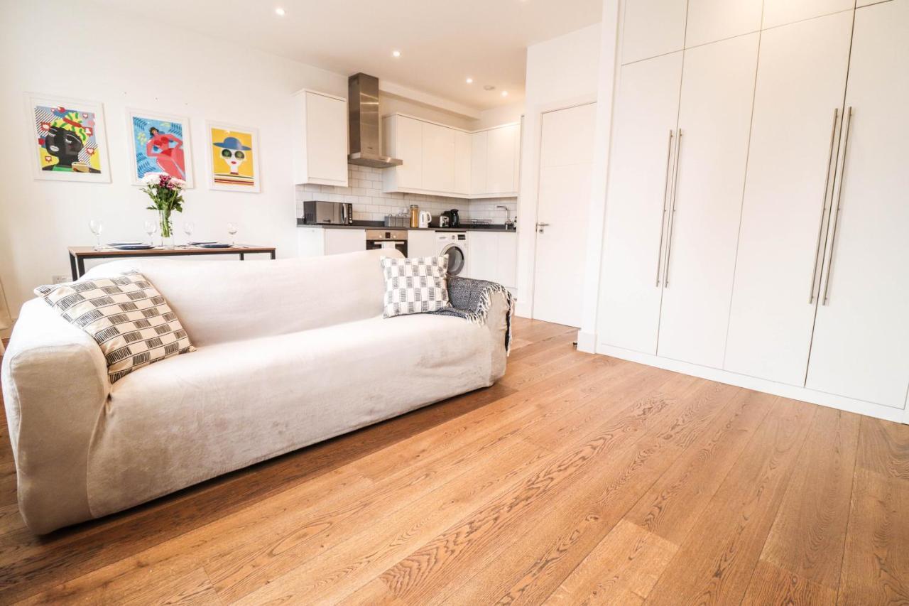 Modern & Spacious 1 Bedroom Clapham Junction Flat London Bagian luar foto