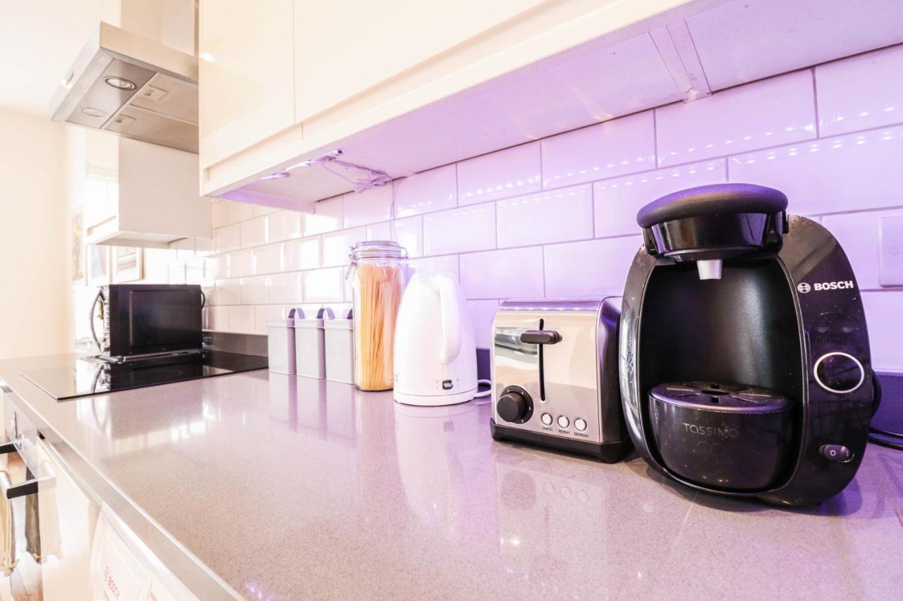 Modern & Spacious 1 Bedroom Clapham Junction Flat London Bagian luar foto